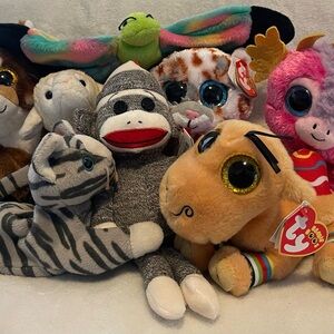 Ty Beanie Baby Assortment of 8 (free tag protectors)